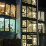 Puk Leuchten von Top Light bringen einen Neubau zum Strahlen